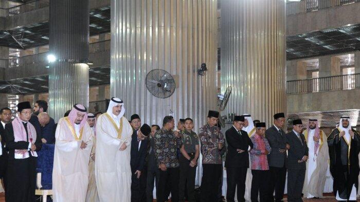 Raja Salman dan Jokowi Salat Tahiatul Masjid di Istiqlal