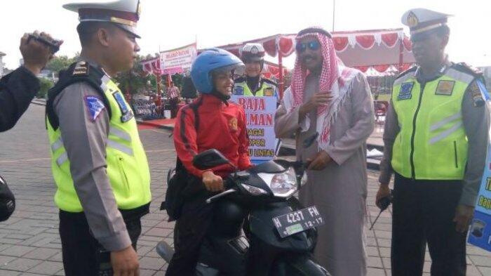 'Raja Salman' Ikut Razia Kendaraan Bermotor, Warga Kaget