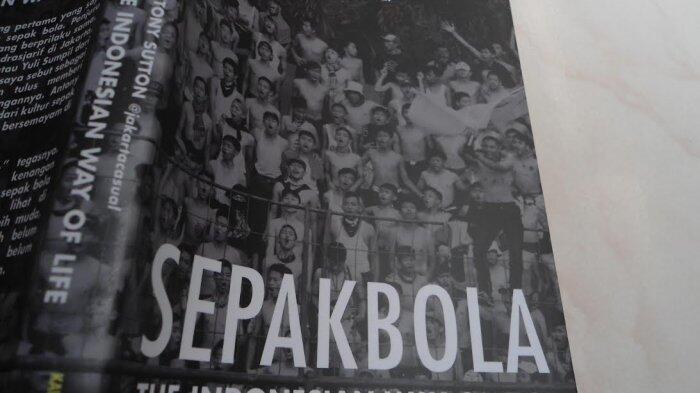 Ketika Orang Inggris Menuangkan Kecintaannya pada Sepak Bola Indonesia di Buku