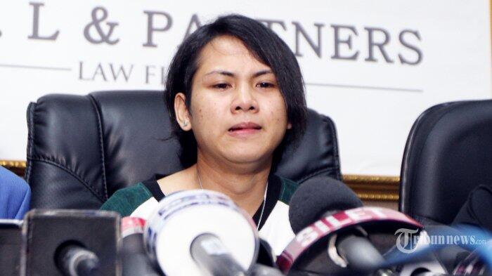 Apa yang Bikin Aming Sampai Menggugat Cerai? Evelyn: Benar-benar Masalah Sepele