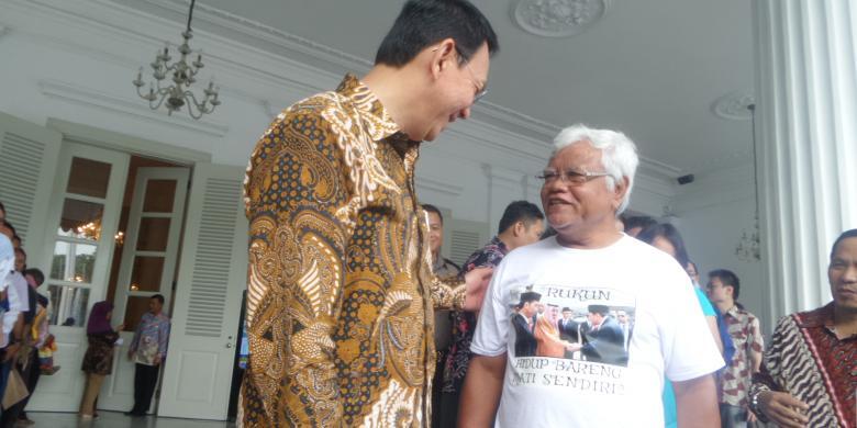 #Warga Ini Pakai Kaus Bergambar Ahok Salaman dengan Raja Salman