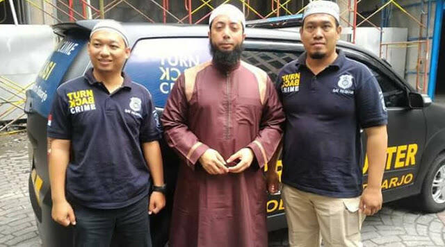 Senyum Raja Salman di Tangga Pesawat saat Saksikan Tari Pendet