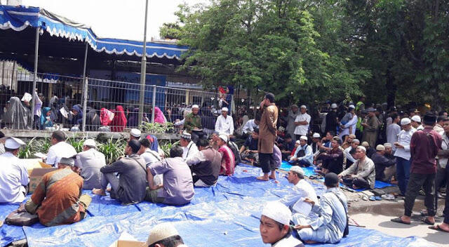 Senyum Raja Salman di Tangga Pesawat saat Saksikan Tari Pendet