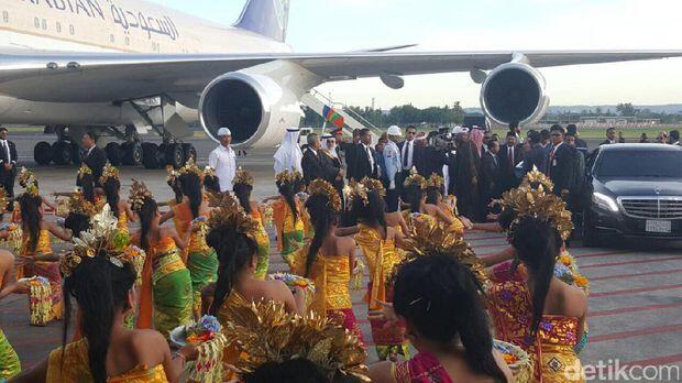 Raja Salman yang Terpesona Tari Pendet