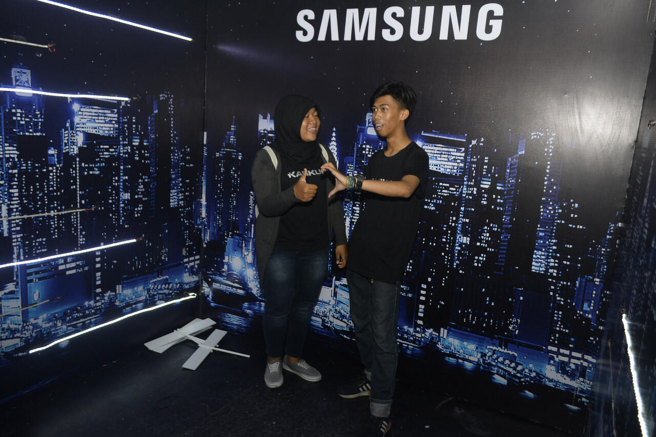 &#91;FR&#93; ASYIQUE &amp; KECE ABIS BOOTH SAMSUNG DI #SamsungXJackCloth MALANG