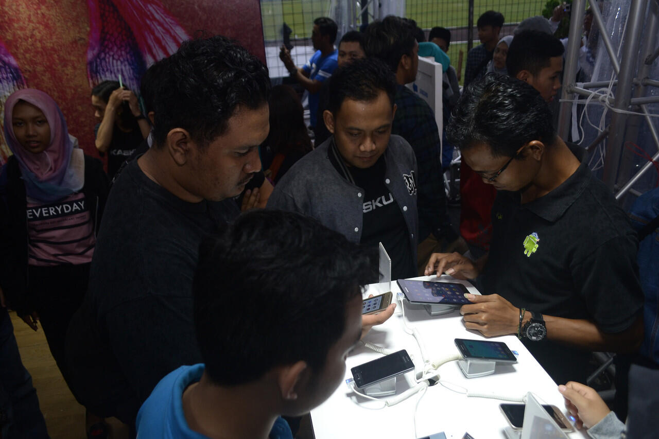 &#91;FR&#93; ASYIQUE &amp; KECE ABIS BOOTH SAMSUNG DI #SamsungXJackCloth MALANG