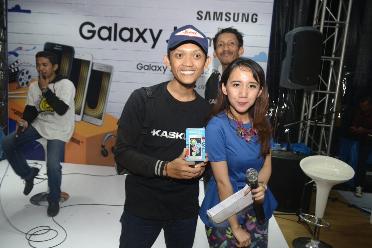 &#91;FR&#93; SAMSUNG SEMAKIN KECE BADAI DI #SamsungXJakCloth MALANG