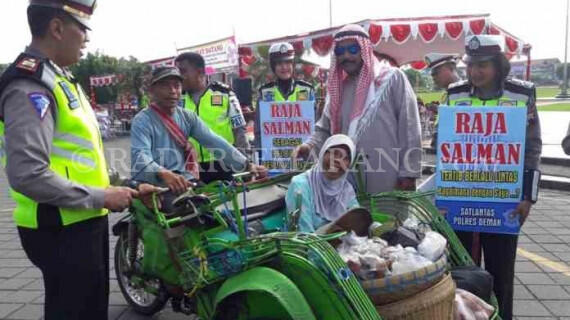 Wakakak.... Raja Salman Ikut Razia Polantas di Demak
