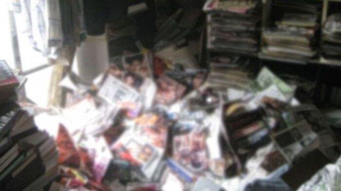 Joji Tewas Tertimpa Majalah Porno Koleksinya Sendiri