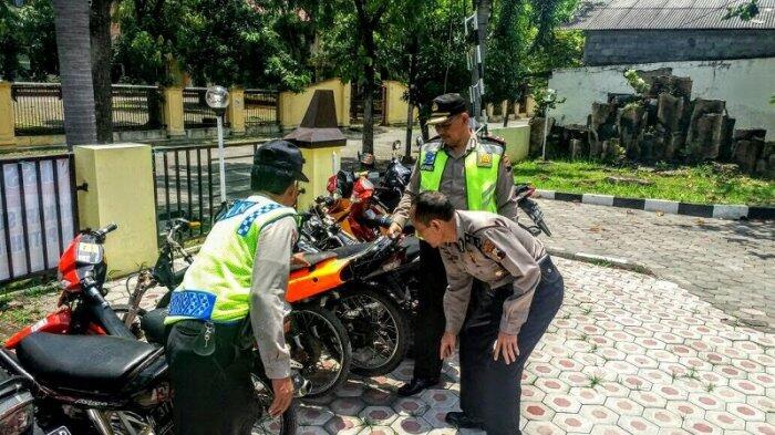 Zig-zag, Aksi Balap Liar di Jl Kompol Maksum Semarang Selatan Amat Berbahaya