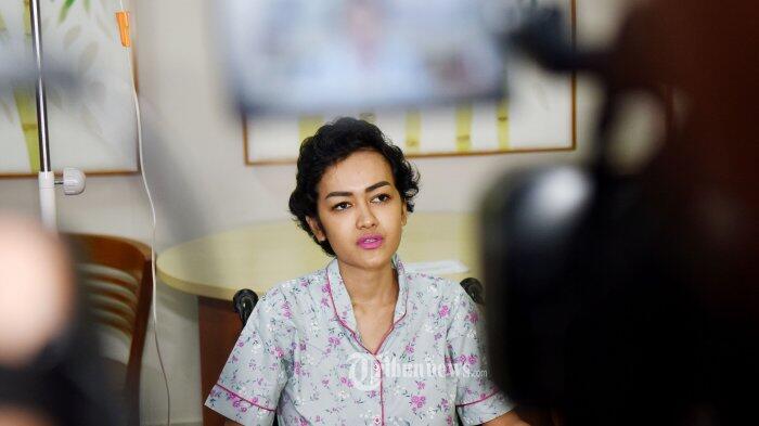 Kata Petugas Keamanan Soal Para Penjenguk Julia Perez: Artis Mah Bebas