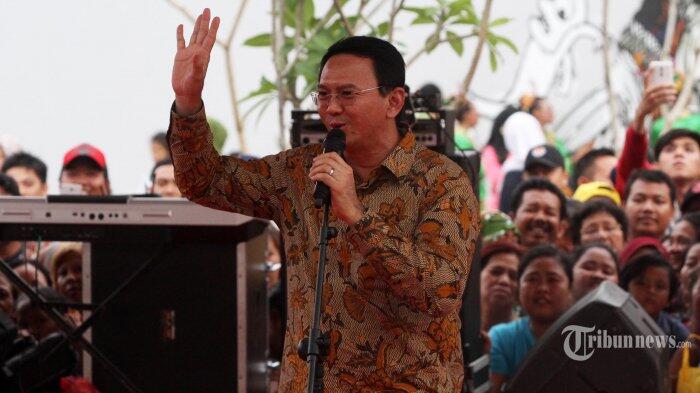 Ahok Serahkan Temuan Kulit Kabel di Gorong-gorong Kepada Plt Gubernur DKI