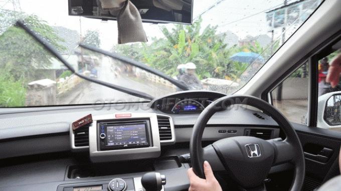 Kapan Waktu Tepat Ganti Wiper Mobil?
