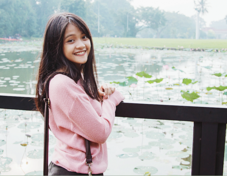 Cewek Cantik Ini Masih SMA Udah Jadi Komikus Profesional