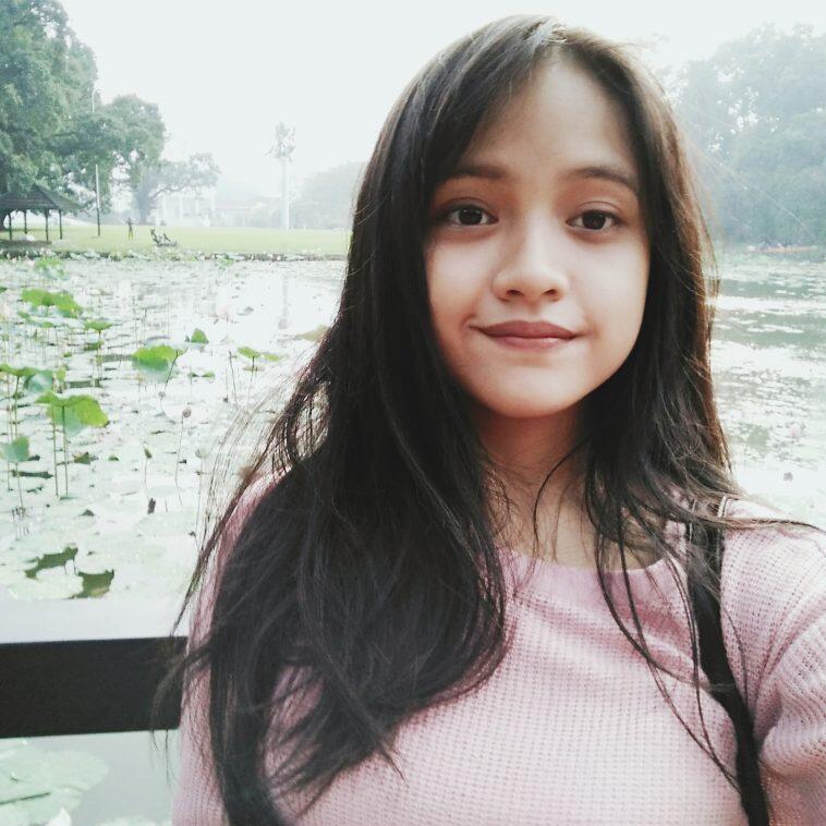 Cewek Cantik Ini Masih SMA Udah Jadi Komikus Profesional