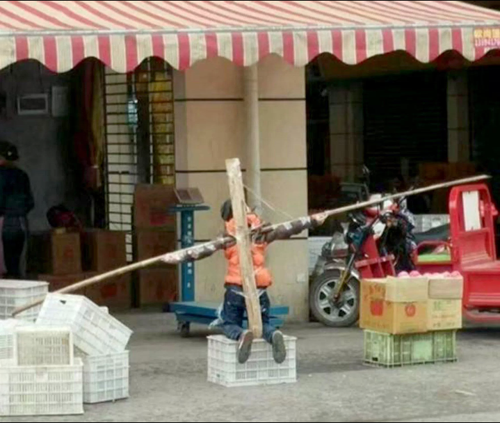 Tega! Bocah 10 Tahun 'Disalib' Ayah Sendiri Hanya Karena Hal Sepele Ini!