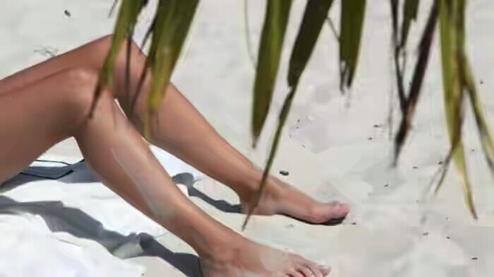 Bukan Porno, Tapi Penduduk Desa ini Memang Selalu Telanjang, Alasannya Unik
