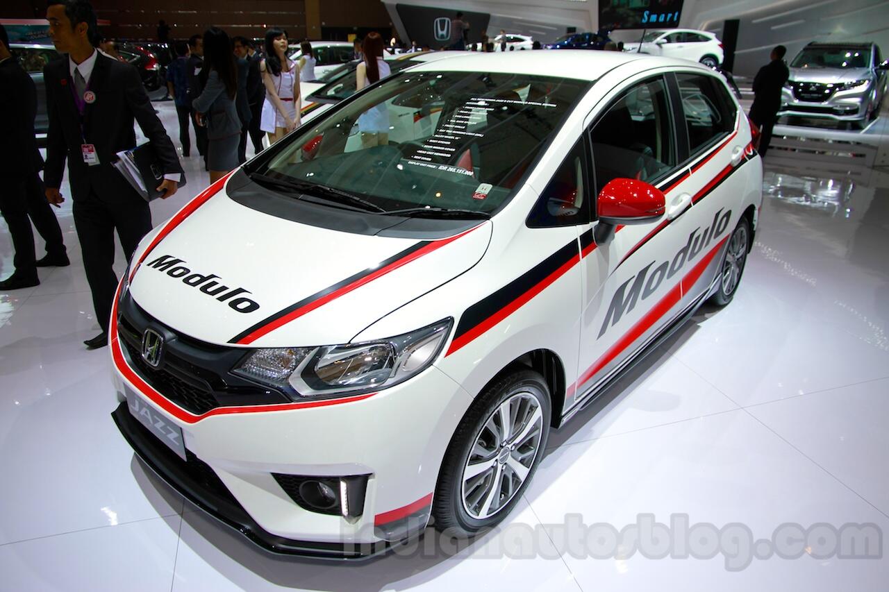 PENGERJAAN TUTUP STIKER MOBIL (FULL BODY, KAP MESIN , ATAS)