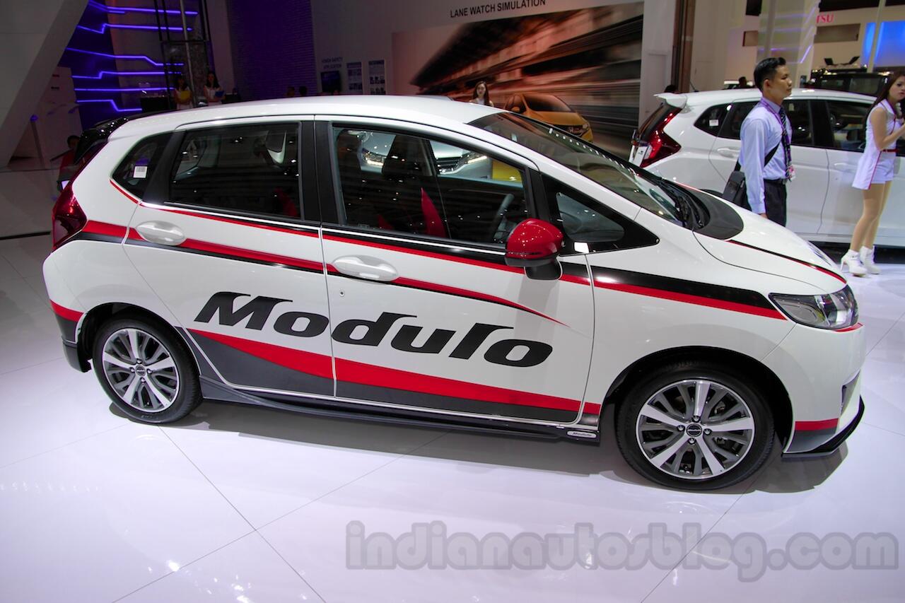 PENGERJAAN TUTUP STIKER MOBIL (FULL BODY, KAP MESIN , ATAS)