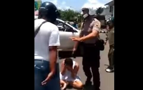 Untung Ada Polisi, Pengemudi Ugal-Ugalan di Purbalingga Selamat Dari Amukan Massa