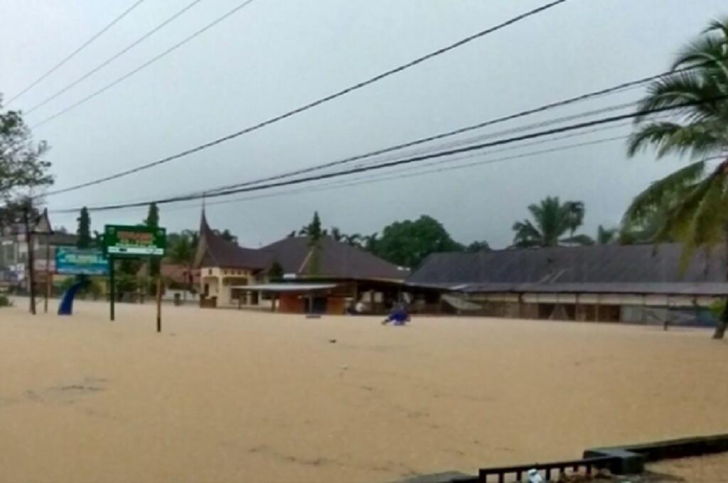 Akses Jalan Sumbar-Riau Masih Terputus