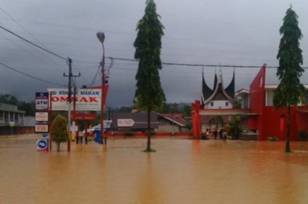 Akses Jalan Sumbar-Riau Masih Terputus