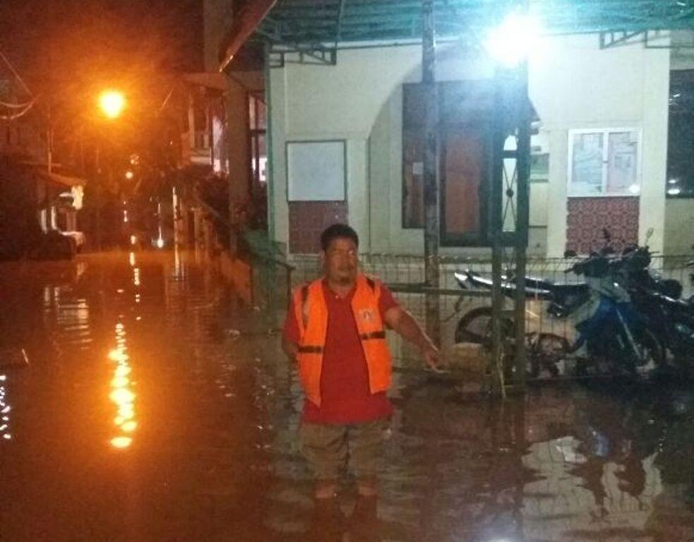 Ahok Mendapat Laporan Selokan Jakarta Tertutup Semen, Pasir hingga Batu