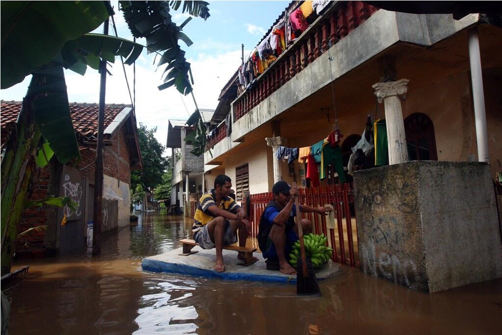 Ahok Mendapat Laporan Selokan Jakarta Tertutup Semen, Pasir hingga Batu