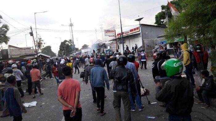 Polisi Tembakkan Gas Air Mata Bubarkan Tawuran di Manggarai
