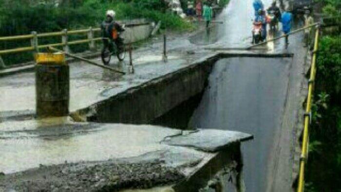 Jembatan Grawah Ambrol Separuh, Akses Boyolali-Magelang Lewat Selo Terhambat