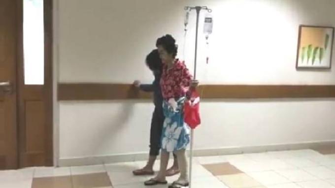Julia Perez Rutin Lakoni Terapi Jalan, Bengkak di Kaki Berkurang