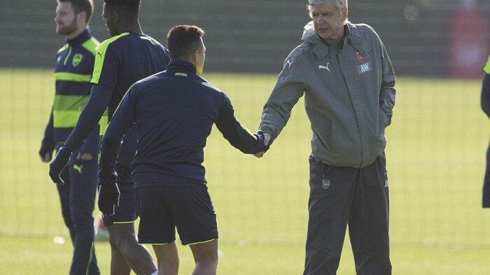Arsene Wenger Salami Alexis Sanchez di Latihan Perdana Usai Dikalahkan Liverpool