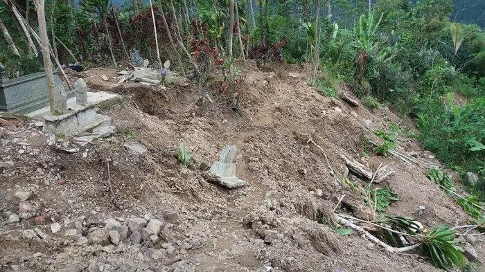 Makam Leluhur Tergerus Longsor, Ahli Waris Punguti Tulang Belulang