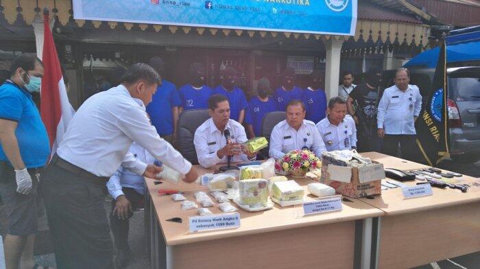 Sebulan Menyelidiki, BNN Riau Ungkap Lima Kilogram Sabu dan 1.599 Butir Eskstasi