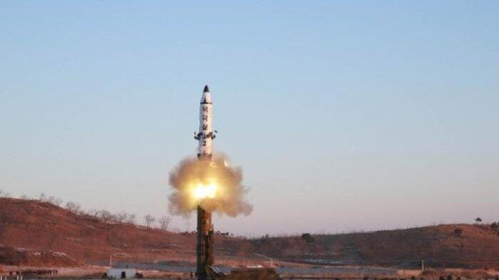 Korea Utara Tembakkan 4 Rudal ke Perairan Dekat Jepang, PM Shinzo Abe Gusar