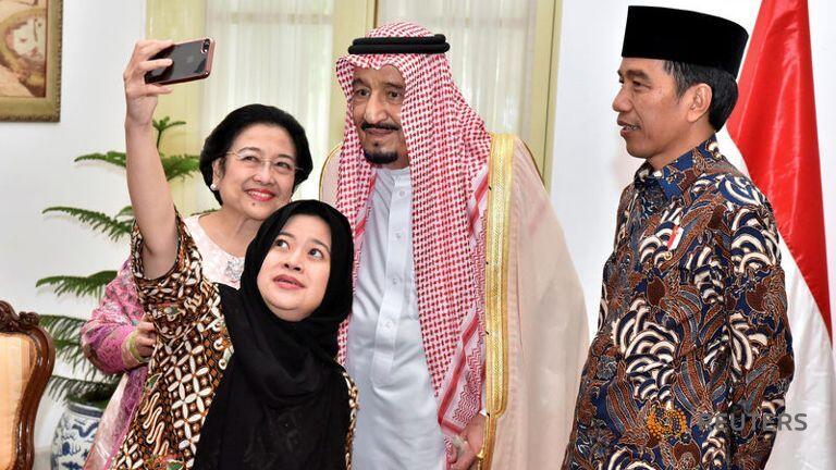 Felix Siauw: Lebih Baik Hindari Selfie, Ga Ada Manfaatnya