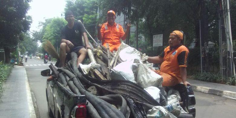 Heboh, Gorong-gorong Jakarta Berisi Kulit Kabel Lagi