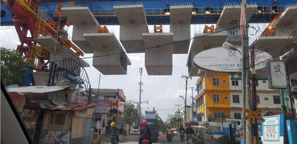 Seramnya, Wajib Berhati-hati Melintas di Jalan Ini, Ada Beton Proyek Bergantungan