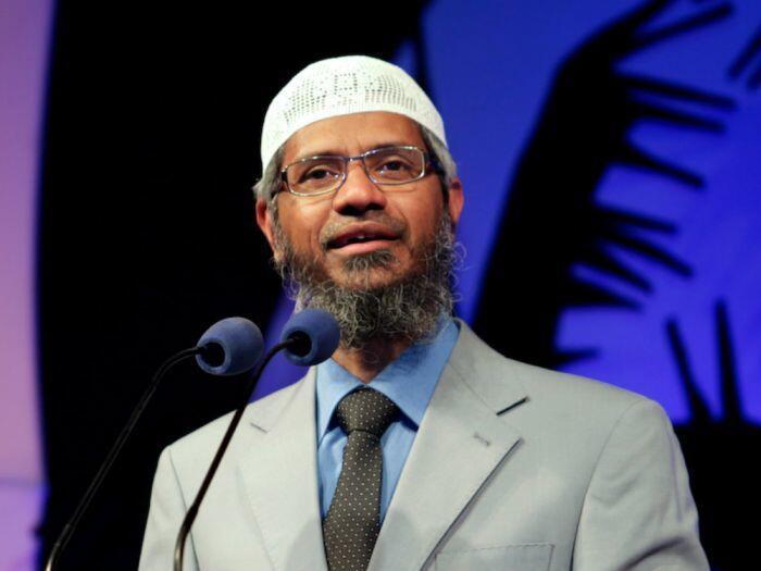 Kontroversi kicauan Ernest Prakasa soal Zakir Naik