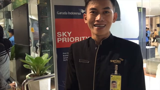 5 FASILITAS MEWAH PENERBANGAN FIRST CLASS