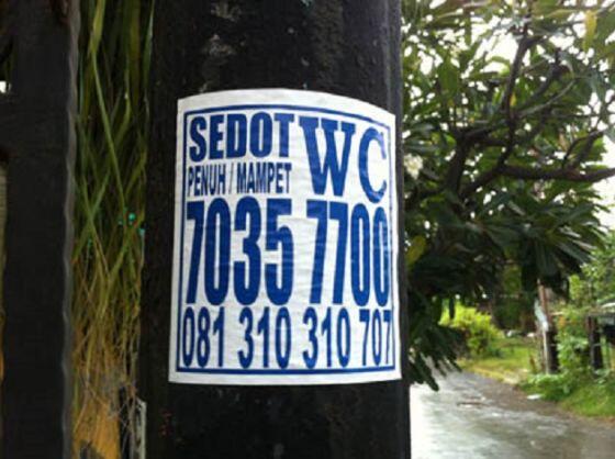 Stiker Iklan Ini Pasti Ada di Tiang Listrik