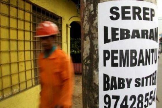 Stiker Iklan Ini Pasti Ada di Tiang Listrik