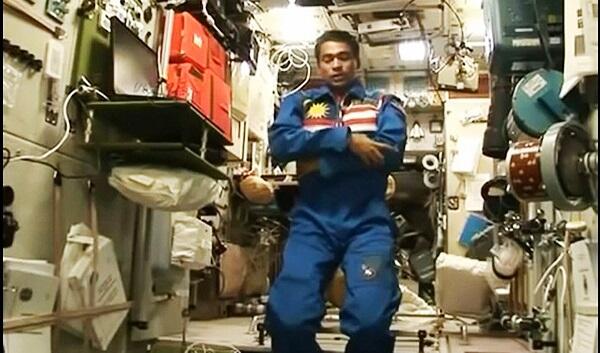 TERUNGKAP! Ternyata Ini Caranya Astronot Solat di Luar Angkasa