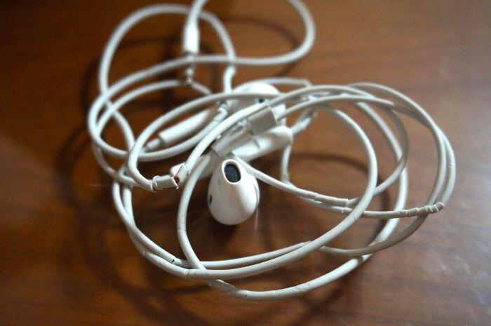 Saat ilmuwan dibikin kesel sama kabel earphone yang kusut