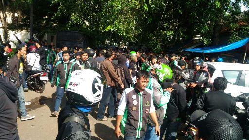 Polrestro Kerahkan 100 Brimob Cegah Konflik Supir Angkot dan Angkutan Online