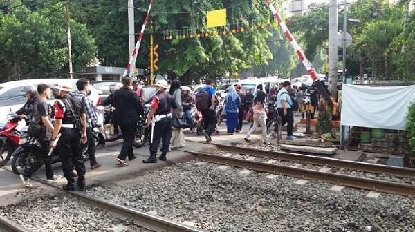 14 Perlintasan Kereta di Jakarta Akan Ditutup, Setuju Gak Gan?