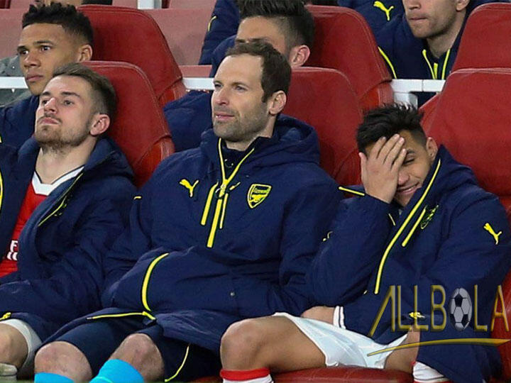 &#91;VID&#93; Alexis Sanchez Tertawa Saat Arsenal Dibantai Munchen