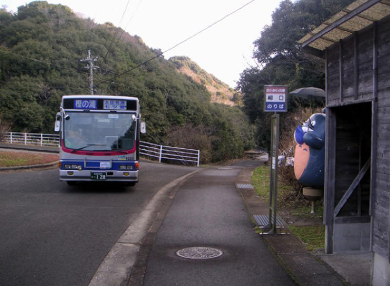 Bentuk Terunik Halte Bus di Negeri Sakura