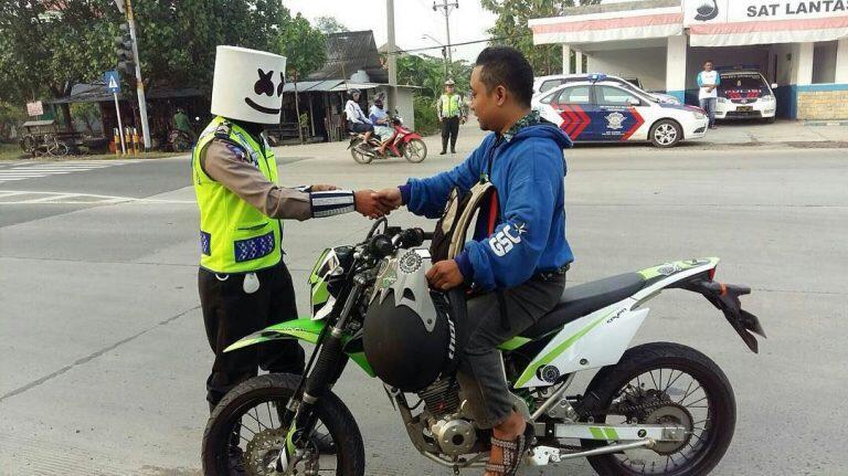 Ops Simpatik di Grobogan : Topeng Marsmellow Satlantas Bikin Ngakak pelanggar