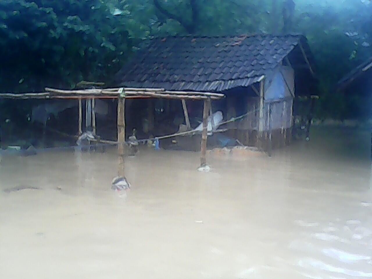 Banjir Menyerang Kampung Kami (Bandung)